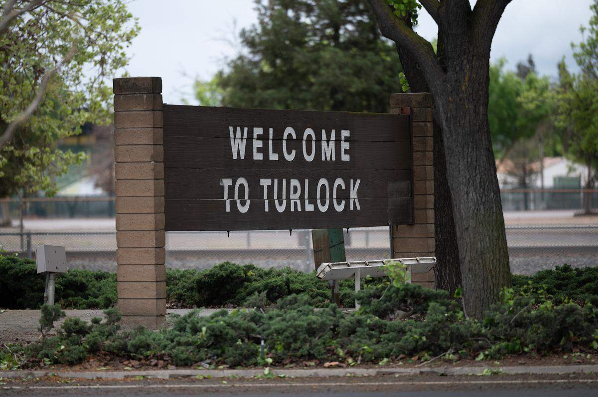 Traffic divider between Golden State Boulevard and North Front Street in Turlock, Calif., on Wednesday, March 30, 2022.