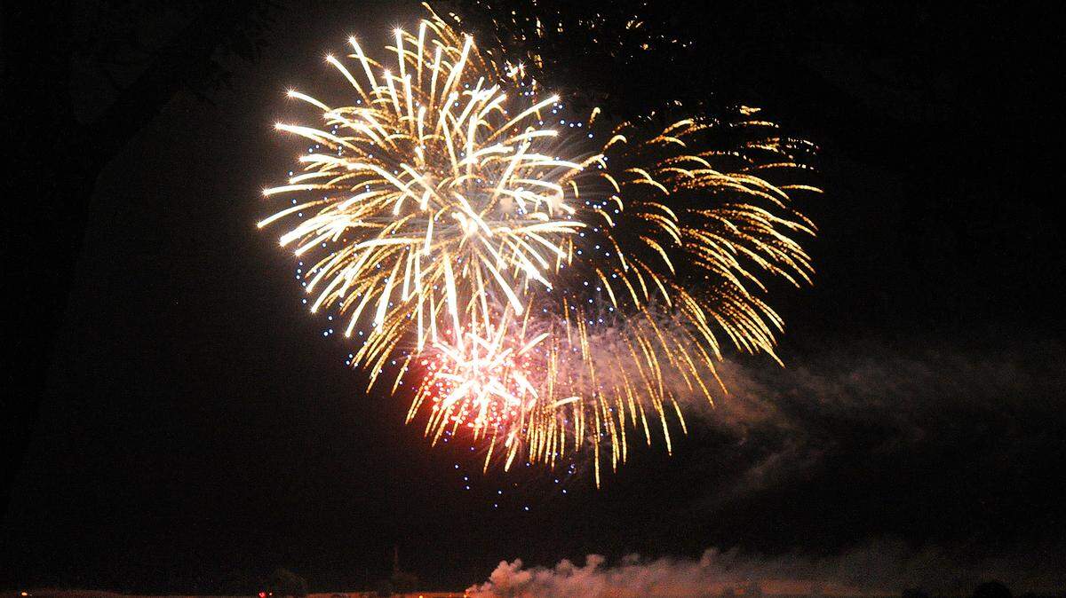 Fireworks go off during a past year’s show at Woodward Reservoir