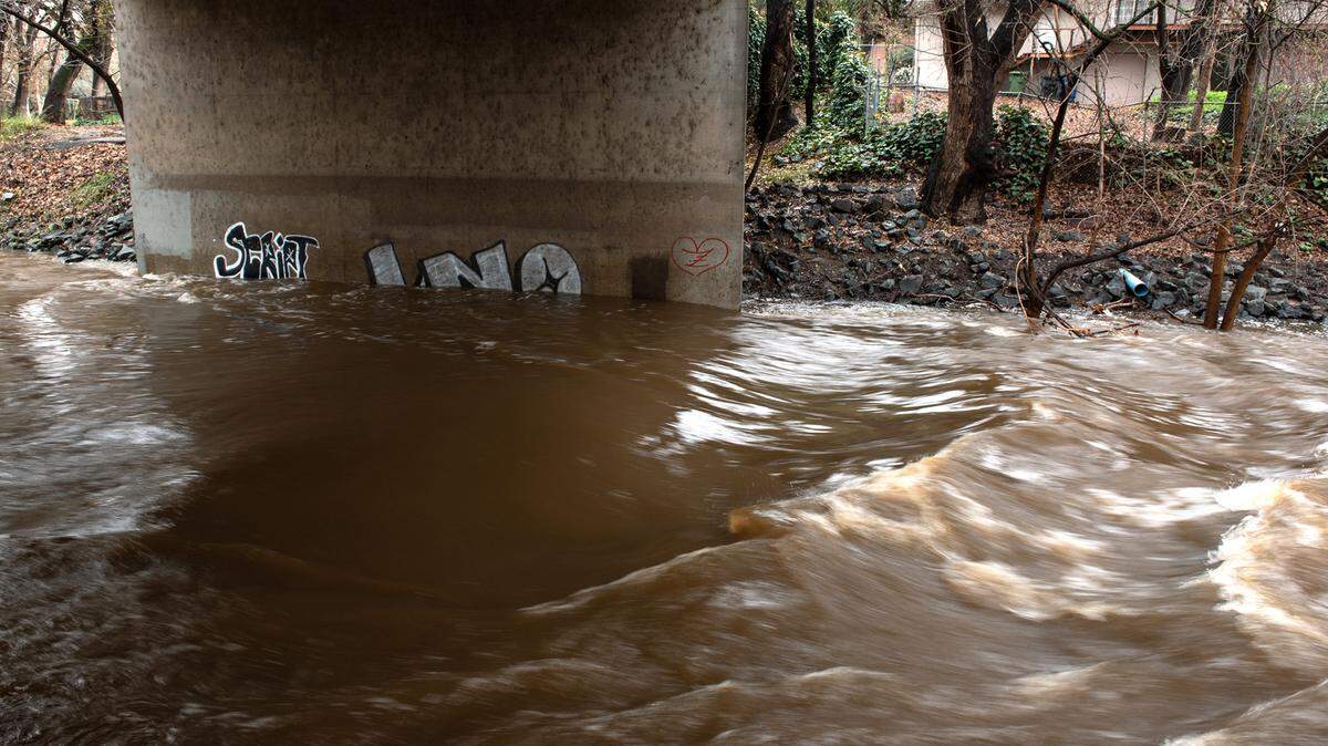 Water level in Dry Creek rises as storms pummel Modesto on Dec. 29, 2022.