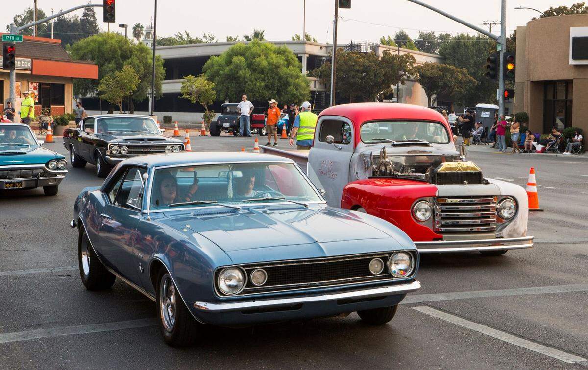 Vintage cars line the streets of downtown Modesto for the 2021 North Modesto Kiwanis Club American Graffiti.
