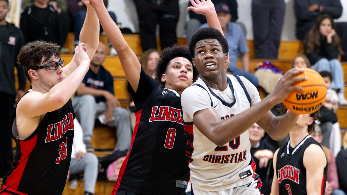 ‘We find a way’: Modesto Christian seals TCAL title with one-point win over Lincoln