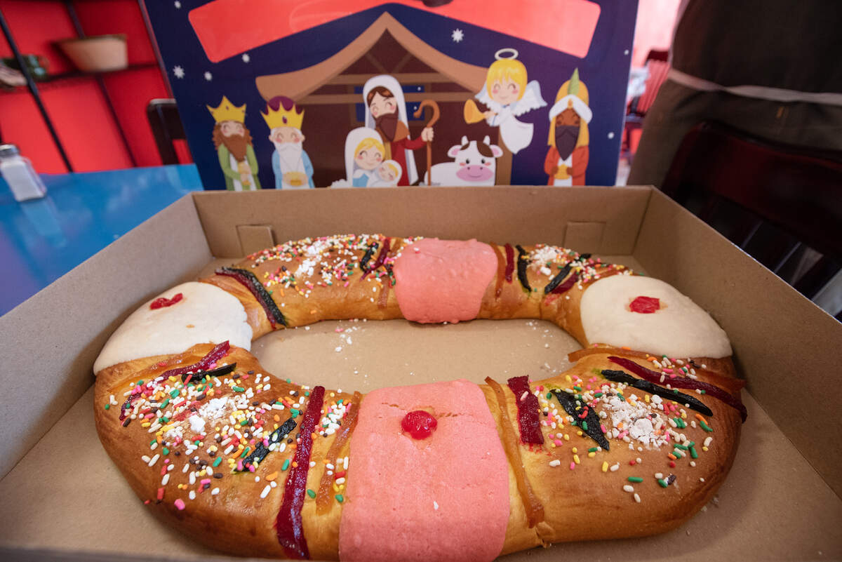 Pan dulce terminado en Canseco's Bakery en Modesto, California, el miércoles 5 de enero de 2022. El personal ha estado ocupado atendiendo pedidos para el Día de los Reyes Magos.