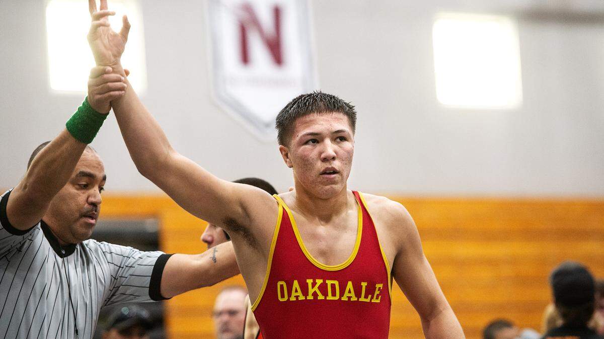 Oakdale’s Ceasar Garza defeated Vacaville’s Thomas Sandoval in the 170-pound match during the CIF Sac-Joaquin Section Wresting Team Duals Championships at Natomas High School in Sacramento, Calif., on Saturday, Jan. 29, 2022.