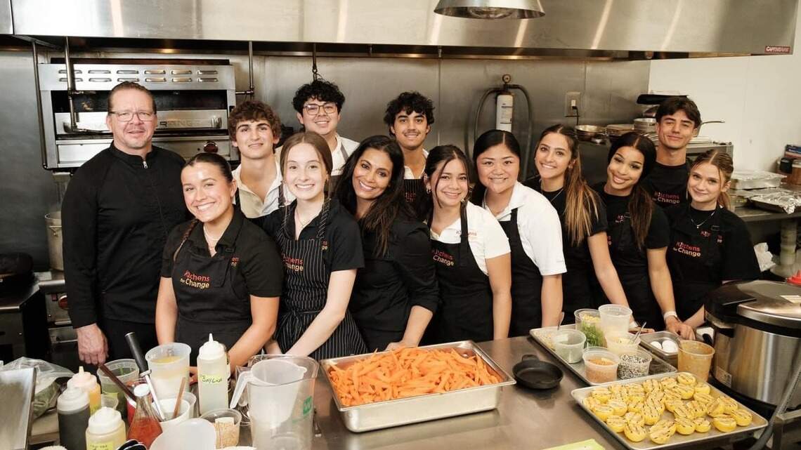 Turlock teacher, grads head to New York to be featured on ‘The Kelly Clarkson Show’
