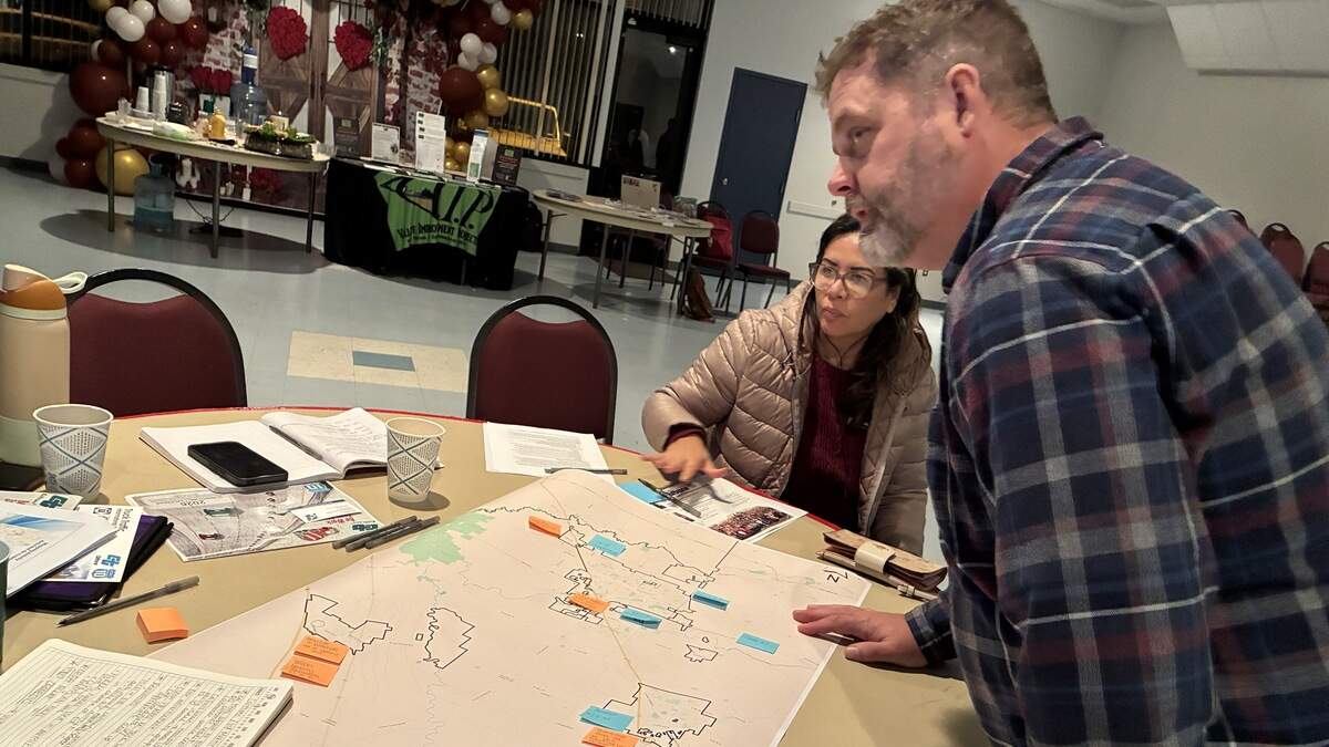 Cody Howard from the California Air Resources Board talks with Riverbank residents about air quality problems in Stanislaus County on Feb. 9 2026.