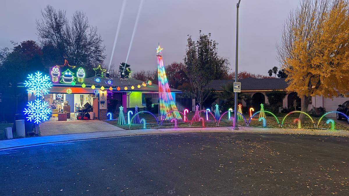 The “Newhall Lights” show.