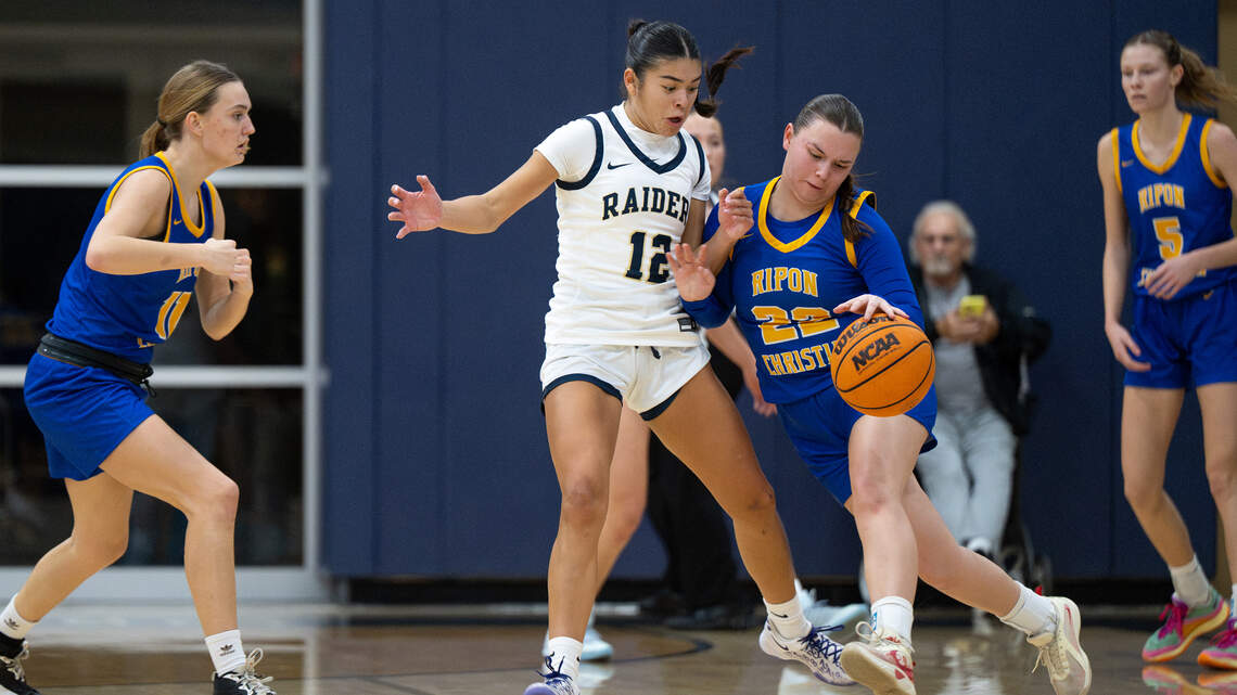 Winning formula: Central Catholic girls basketball is one of two SJS undefeated teams
