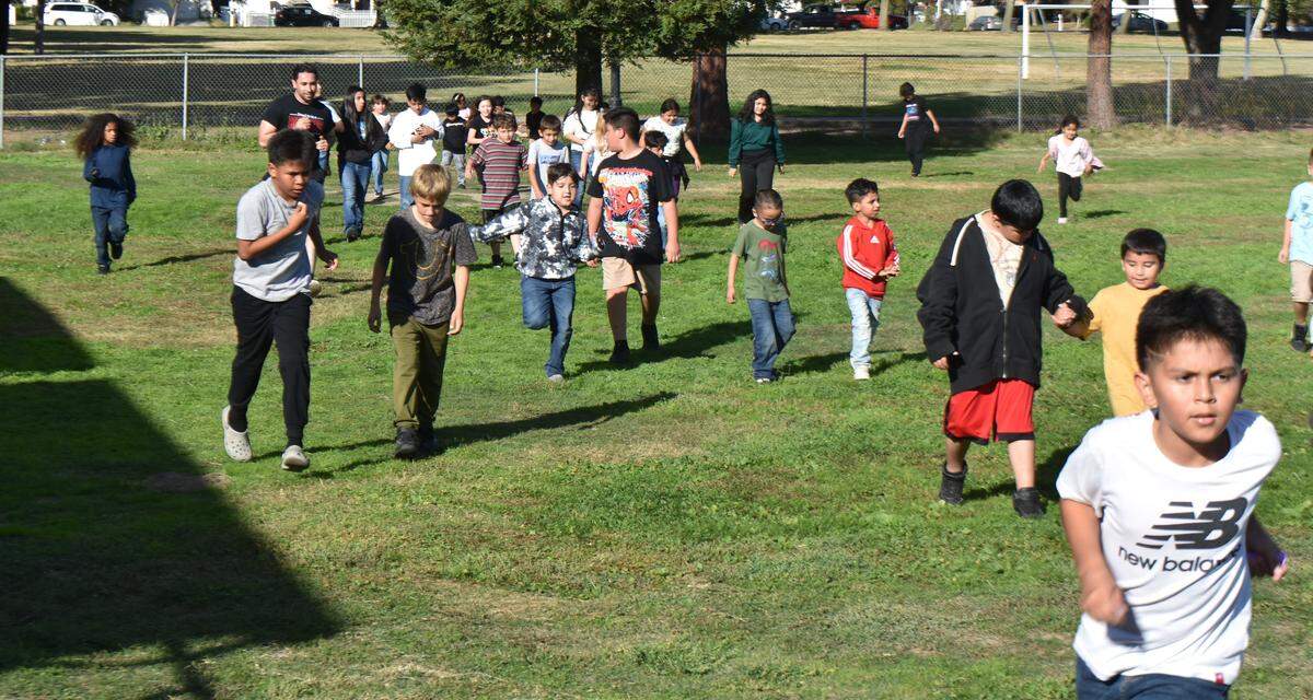Students at Modesto’s Robertson Road Elementary School do their regular Friday afternoon 1-mile run/jog/walk around a school field. Photographed Nov. 7, 2025.