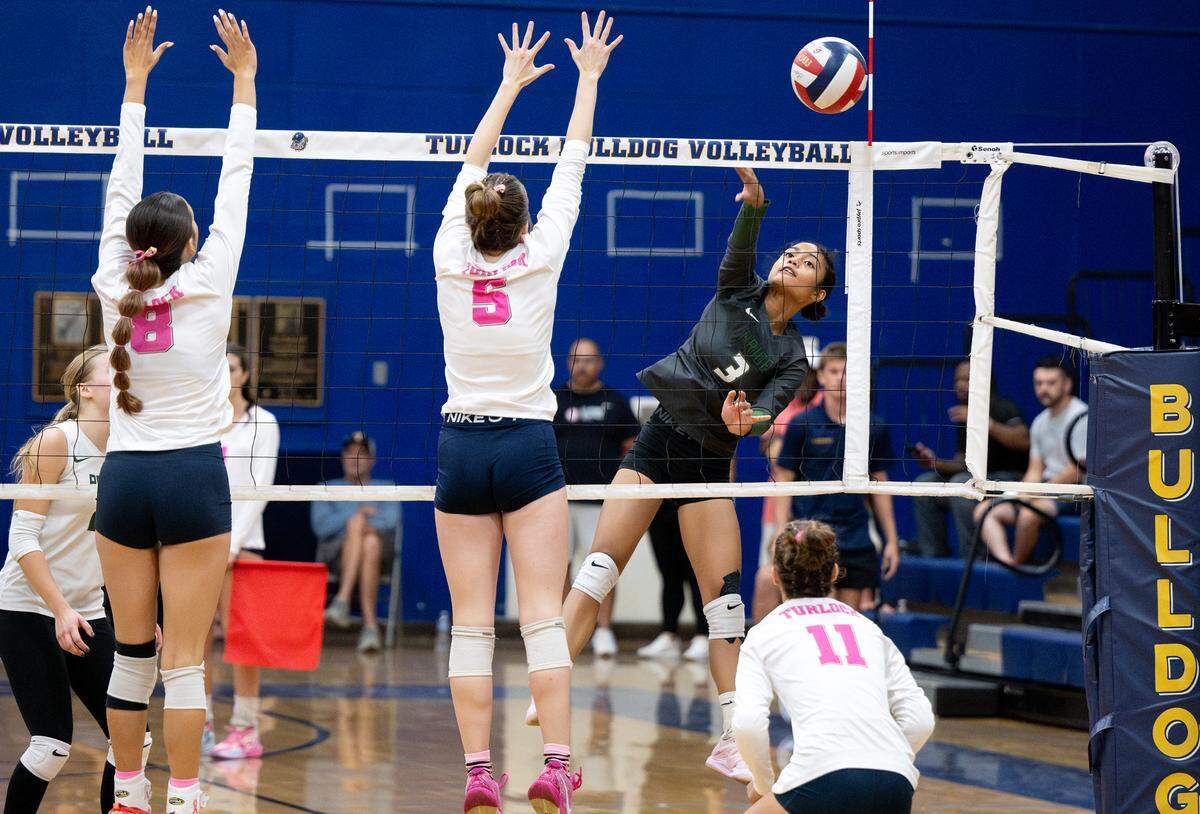 Pitman’s Kayliyah Williams (3) drives the ball down the line past Turlock defenders in the Central California Athletic League match at Turlock High School in Turlock, Calif., Tuesday Oct. 8, 2024.