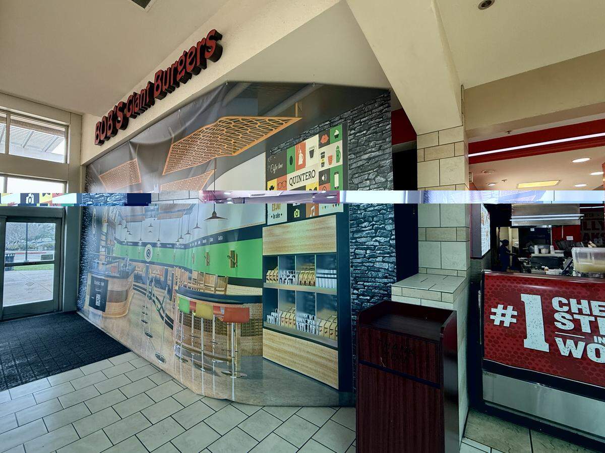 Bob’s Giant Burgers in the Vintage Faire Mall in Modesto has closed due to it lease expiring.