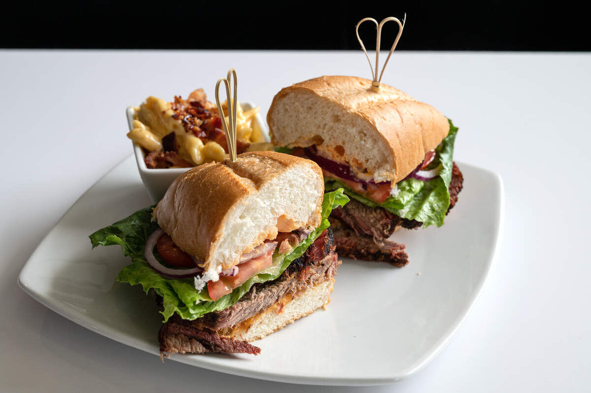 Smoked tri-tip sandwich with mac & cheese at Valley Grill on McHenry Avenue in Modesto, Calif., on Tuesday, Oct. 5, 2021.