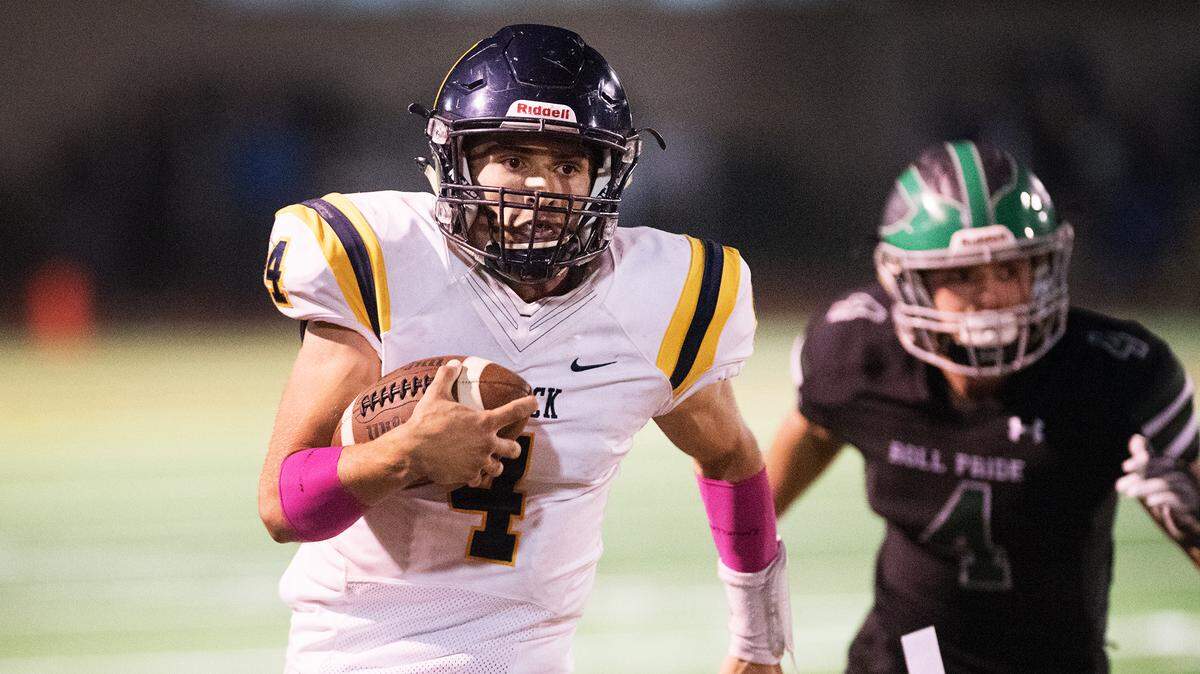 Turlock quarterback Jonah Kosakiewicz Runs the ball during the Central California Athletic League game with Pitman at Turlock High School in Turlock, Ca., on Friday, Oct. 26, 2018. 