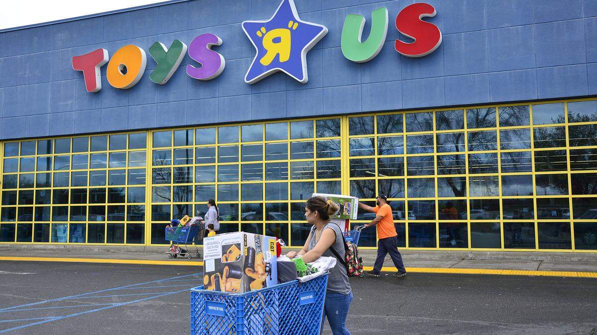 Shoppers leave with full carts from the Toys R Us on Sisk Road in Modesto Thursday, March 22, 2018. The company announced its liquidation sale has been postponed and would not start Thursday, as previously planned. Instead it could start as early as Friday instead.