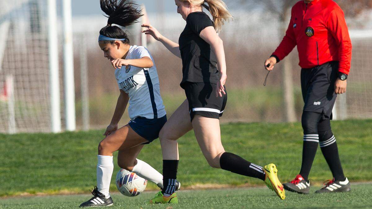 Turlock’s Isis Cosio, left, and Enochs’ Kendall Cushing battle for the ball during a Central California Athletic League game at Mary Grogan Park in Modesto, Calif., Wednesday, Jan. 23, 2023.