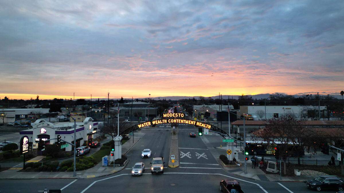 Looking over the Modesto arch as the sun sets behind the Diablo Range in January 2024.