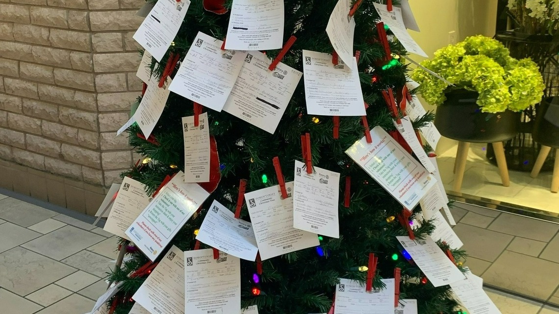 Community Christmas Tree effort at mall to help needy Modesto children needs help