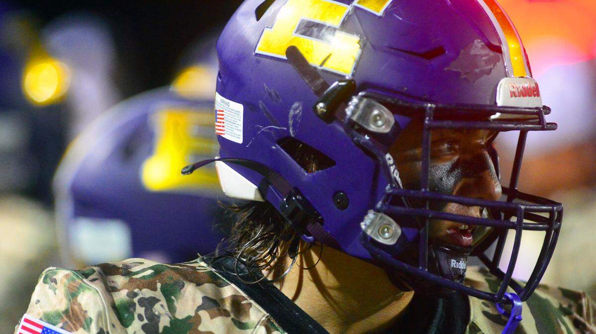 Escalon’s Ryker Peters on the sidelines during a game between Escalon and Windsor at Escalon High School in Escalon California on September 2, 2022.