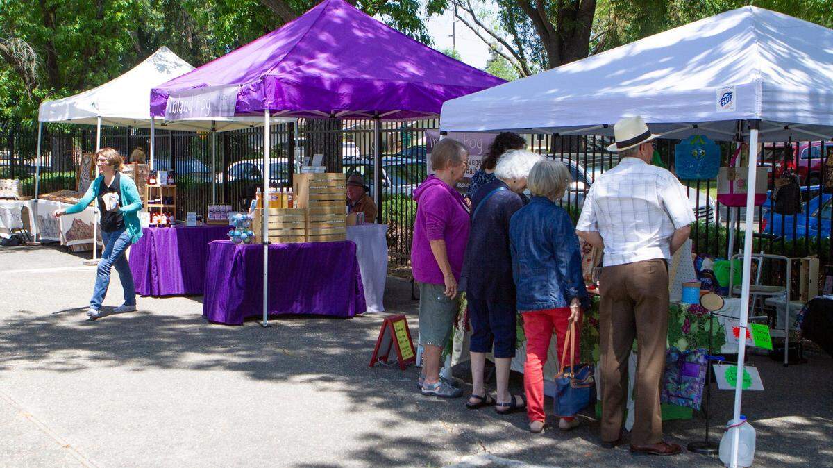 People look at some of the crafts during the 2019 Cafe Shalom at Congregation Beth Shalom.