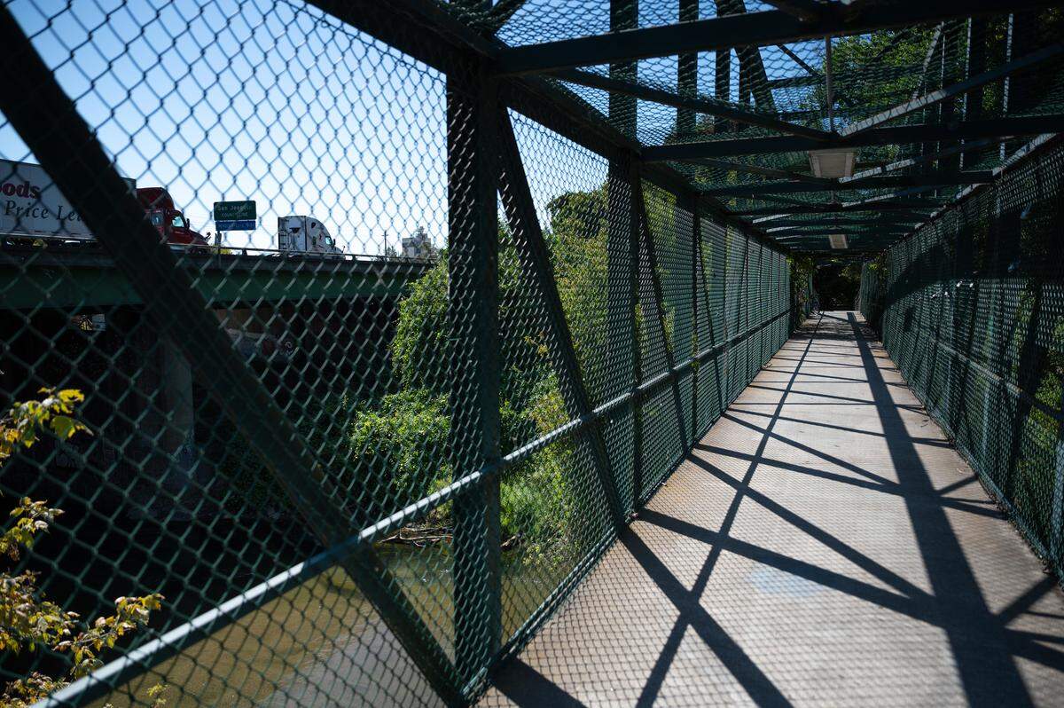 The pedestrian bridge connecting Salida and Ripon is now open.