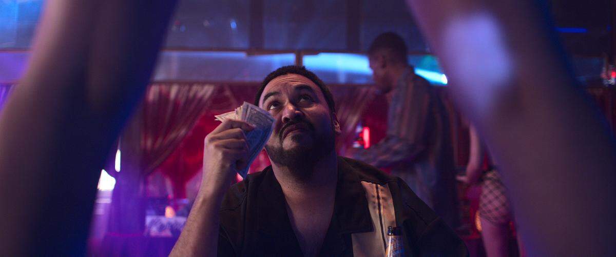 Donny Gonzalez as Jeffrey Boatwright in “Heist” on Netflix.