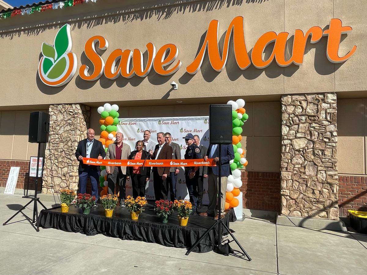 Save Mart Riverbank store director Kelly Bizzini cuts the ribbon alongside City Councilmember Darlene Barber-Martinez and Mayor Richard O’Brien and members from the Save Mart leadership team at the grand re-opening of the store on Thursday, Sept. 12.