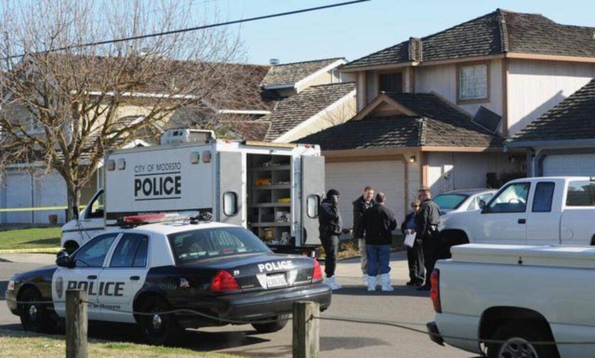 Un tiroteo dejó tres personas muertas el 3 de marzo de 2012, en la cuadra 700 de North McClure Road en Modesto. David Siebels, Alyxandria Téllez y Edward Joseph Reinig fueron baleados en el interior de la casa de dos pisos.
