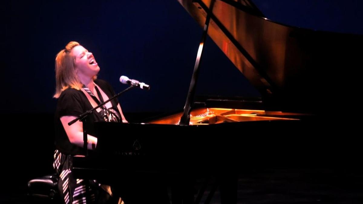 Shelly Bort will appear in November at College Avenue United Church of Christ.