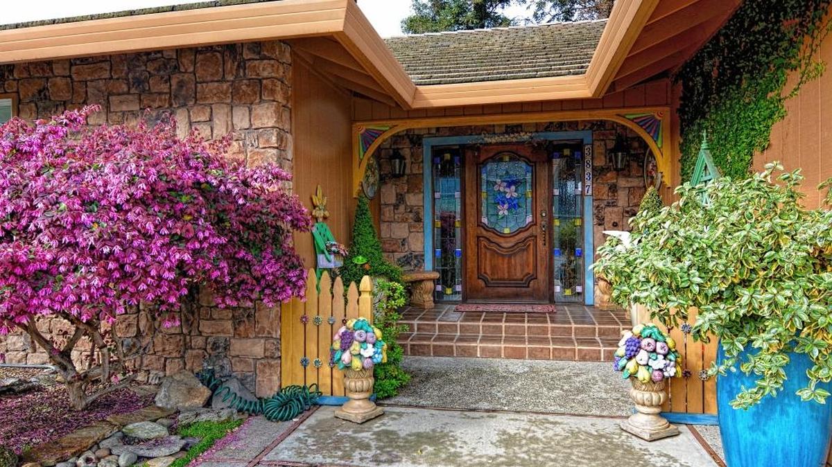 This house on Ambrosia Lane includes statues painted by homeowner Doris Giomi.