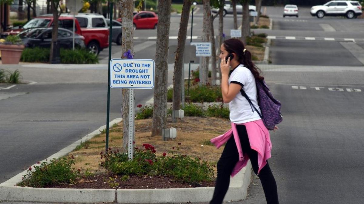 A pedestrian crosses Third Street at Stanislaus Street in downtown Riverbank on Tuesday afternoon, May 3, 2016. Riverbank, which has struggled to conserve water despite a state mandate, reported a 35.7 percent reduction in the fairly wet month of March, compared with a 9.3 percent reduction in February and a more than 51 percent increase in January.
