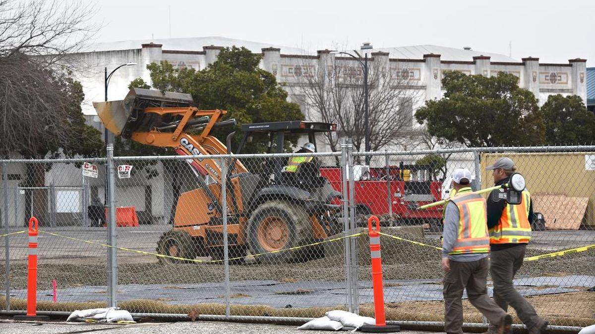Survey crews are pictured Wednesday morning January 10, 2018 at the site of the new Modesto Courthouse on H street between Ninth and 10th streets in downtown Modesto, Calif.