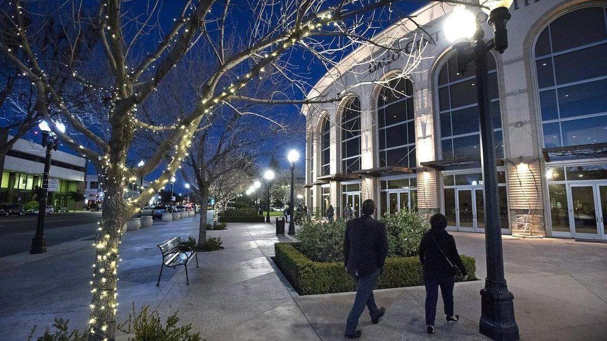 Lighting on I Street outside the Gallo Center for the Arts in Modesto on Friday, Jan. 19, 2018.