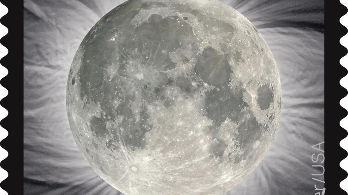 Total eclipse of the sun – full moon reveal