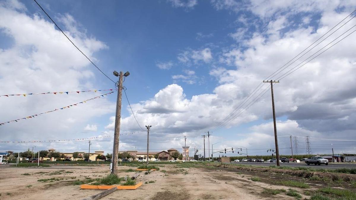 Looking east from Dutch Hollow Farms on the corner of Oakdale and Claribel roads the shopping center Crossroads at Riverbank is in the background on Monday, March, 28, 2016. Last week, Riverbank leaders unanimously agreed to establish ‘areas of concern’ at the city’s southwest and northeast fringes.