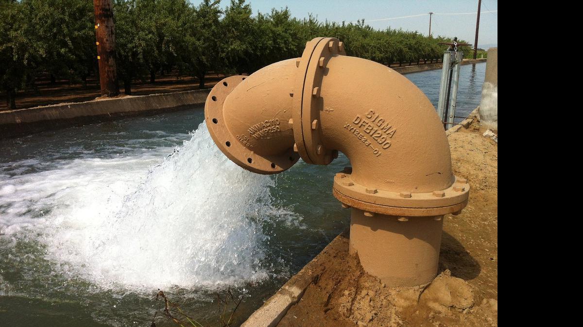 A huge industrial well pumps groundwater into a canal near Denair in 2014, threatening shallow private wells nearby.