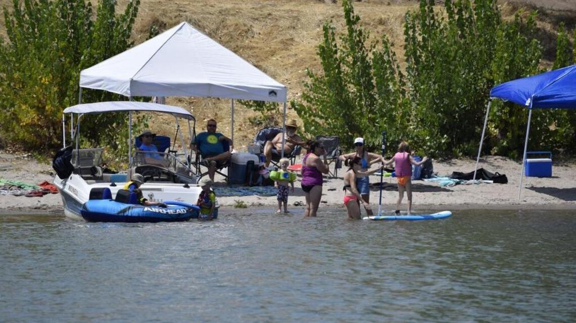 Un hombre murió en Modesto Reservoir y agentes lo encontraron bajo el agua