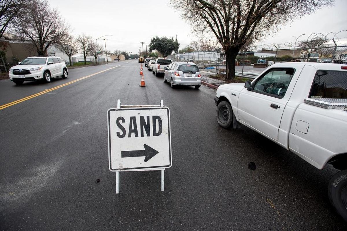 In this 2017 file photo, people wait in line to pick up sandbags at the city of Modesto’s corporation yard on North Washington Street.