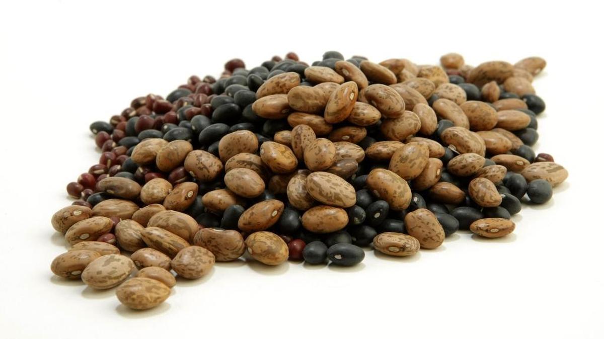 Dry beans, peas and lentils are packed with soluble fiber that soaks up cholesterol like a sponge and escorts it out of your body. Low in fat, legumes are loaded with protein and folate, a B vitamin that helps lower blood levels of homocysteine a type of amino acid linked to heart disease and stroke. Tulane University researchers found that people who ate legumes at least four times a week or more had a 22 percent lower risk of heart disease.