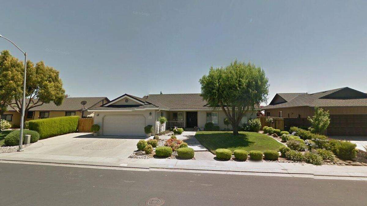 House on 400 block of Valdapena Way