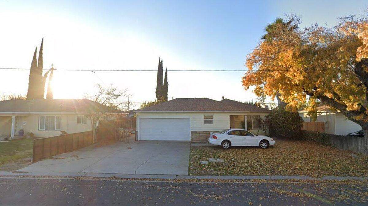 House on 2400 block of Louise Avenue
