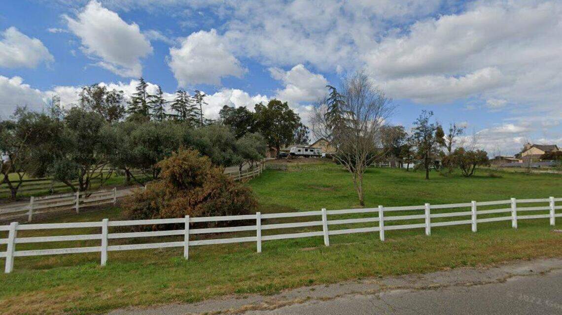 A 3-bedroom house sold in Oakdale area sells for $1 million. Here are the details.