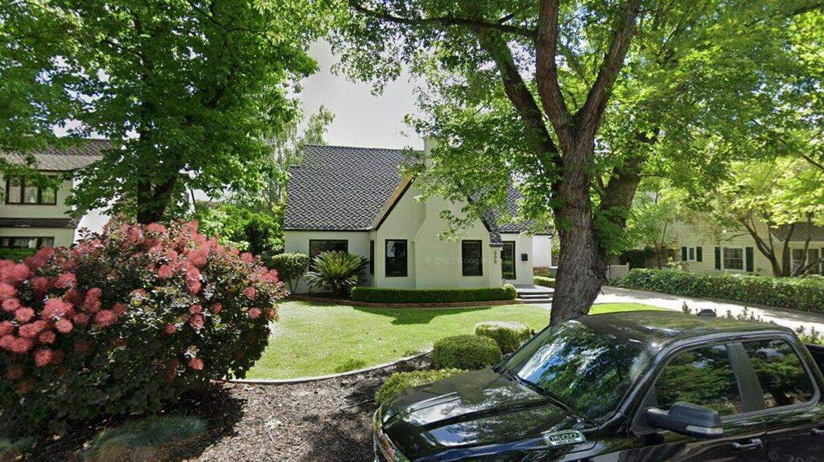 House on 800 block of Magnolia Avenue