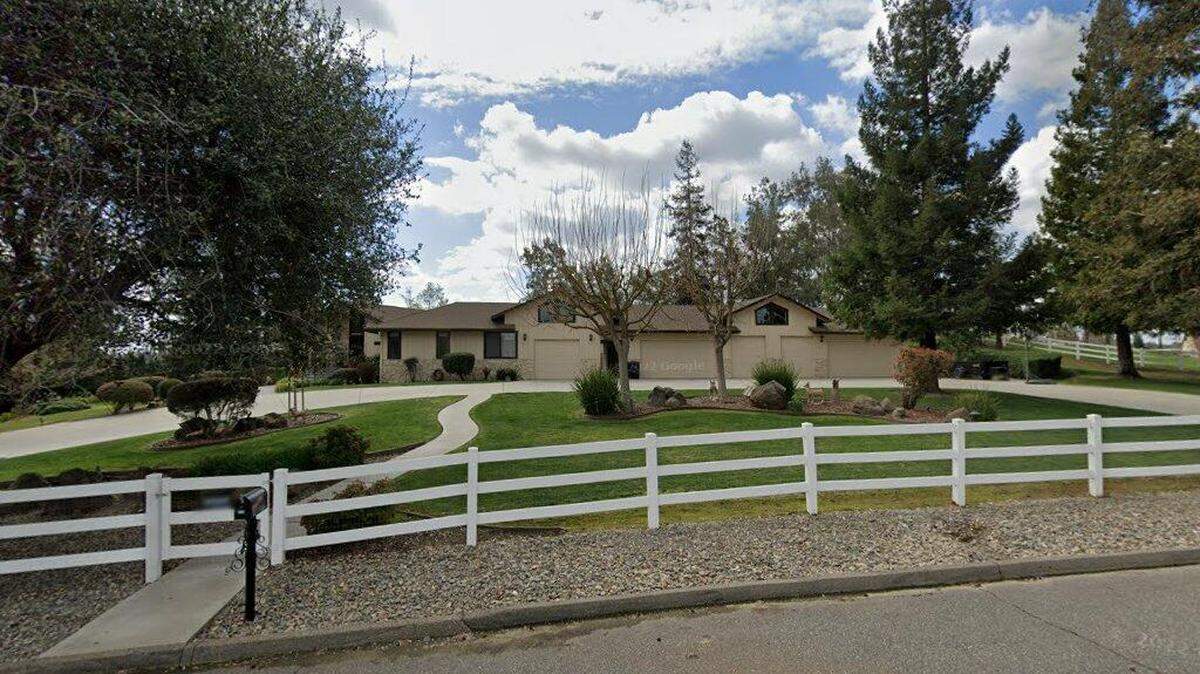 House on 8800 block of Oak View Court