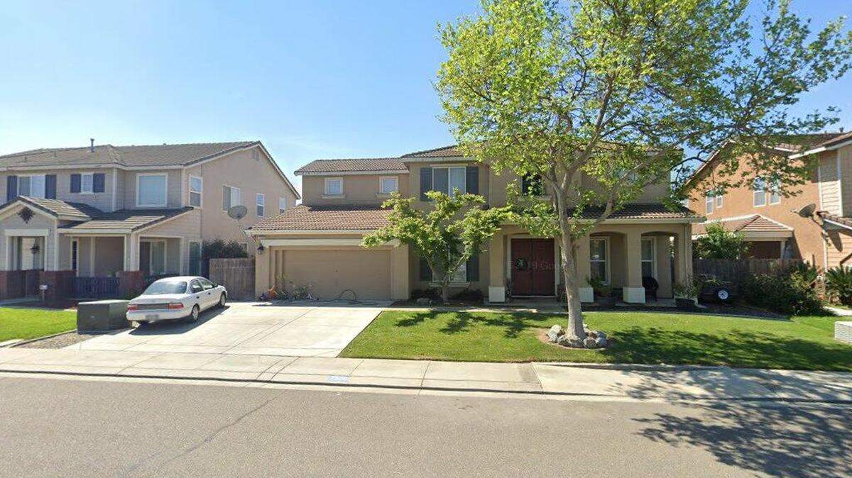 House on 7500 block of Chantilly Way