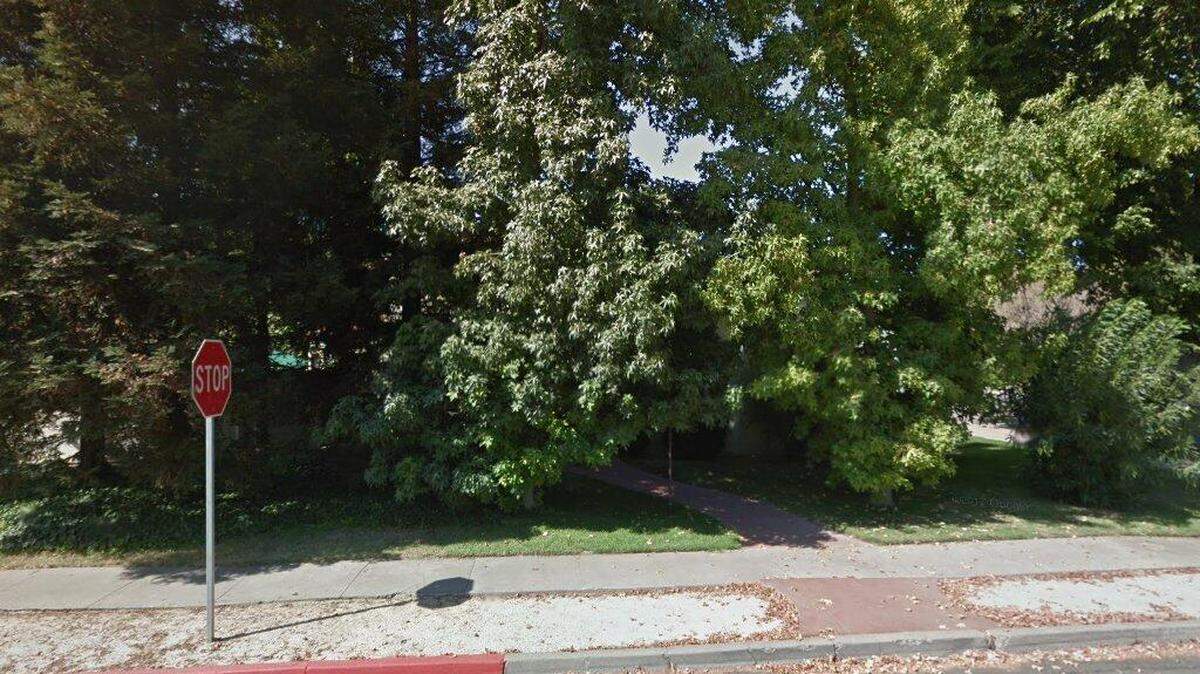House on 900 block of Yosemite Street