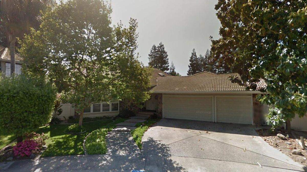House on 2600 block of Raleigh Court