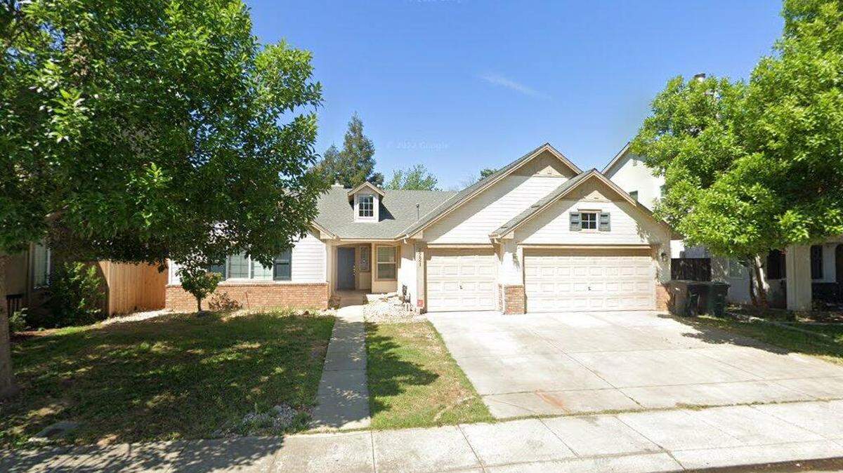 House on 2200 block of Lionudakis Court