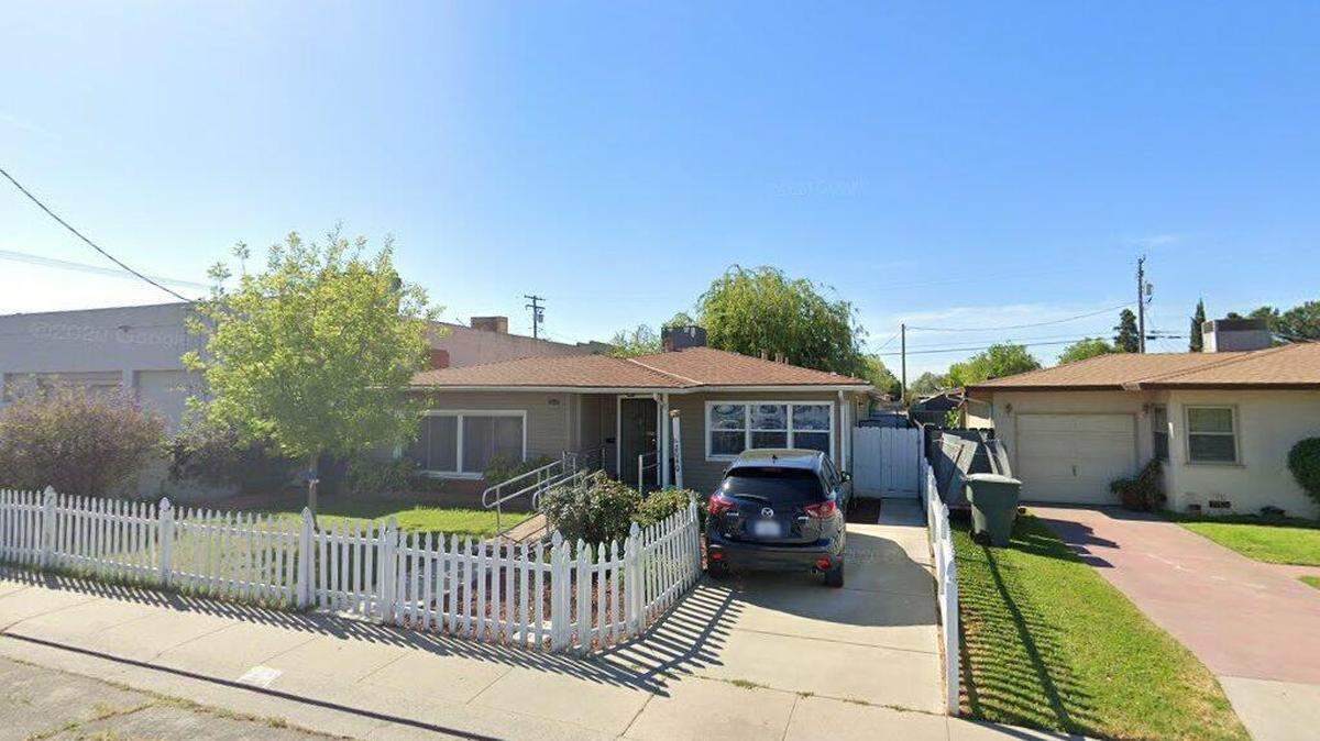 House on 2000 block of Sequoia Street