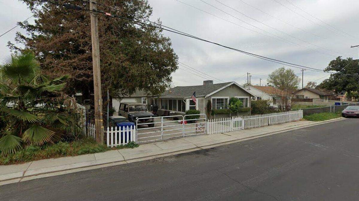 House on 4700 block of Magnolia Street