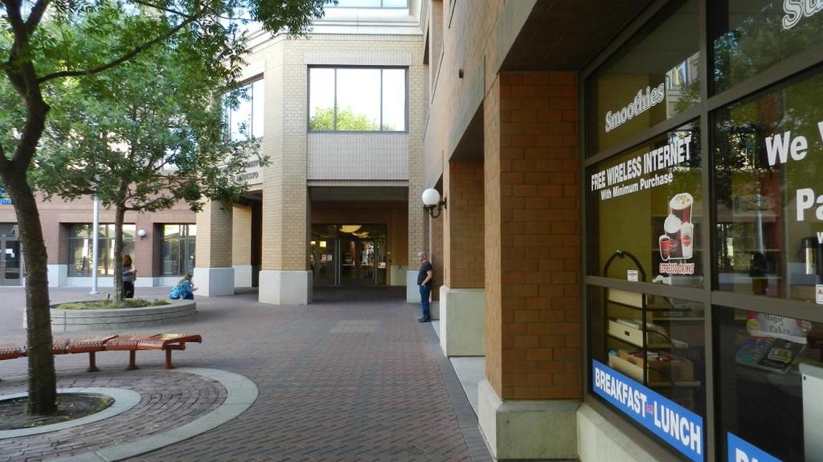 
A window sign at Loard’s Ice Cream in Tenth Street Plaza advertises free wireless Internet with minimum purchase. Outside in the plaza, free Wi-Fi is being offered by Fire2Wire of Salida. 
