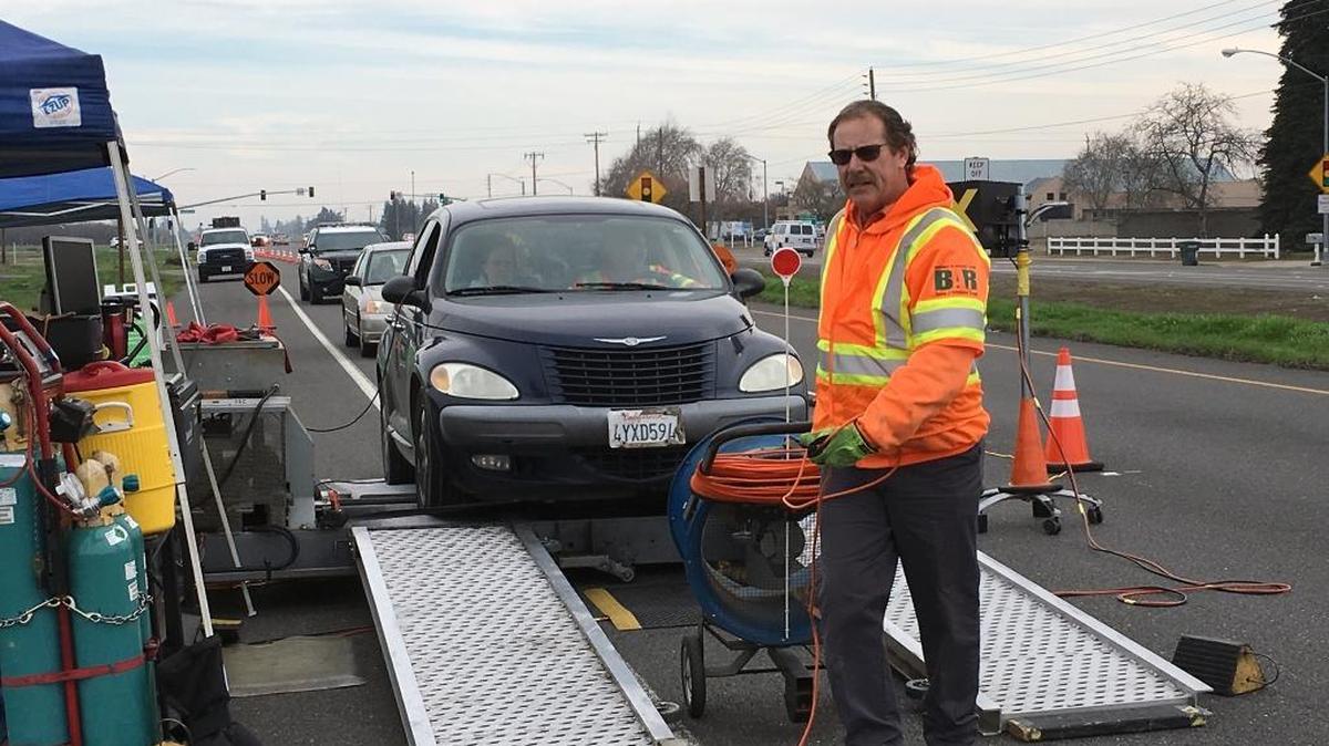 Gordon Prow of the state Bureau of Automotive Repairs’ inspections unit prepares to test a car Monday, Jan. 11, 2016, at a curbside smog check station on Kiernan Avenue in Salida.